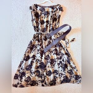 Vince Camuto’s Flowy Rich Earthy Print Capped Sleeved Midi Dress w Cinched Waist